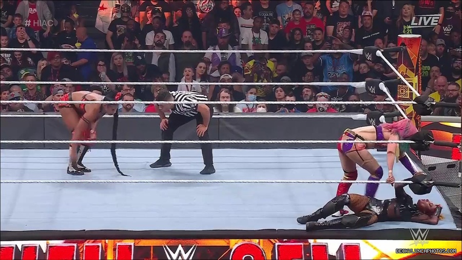 WWE_Hell_In_A_Cell_2022_720p_WEB_h264-HEEL_mp4_001930354.jpg