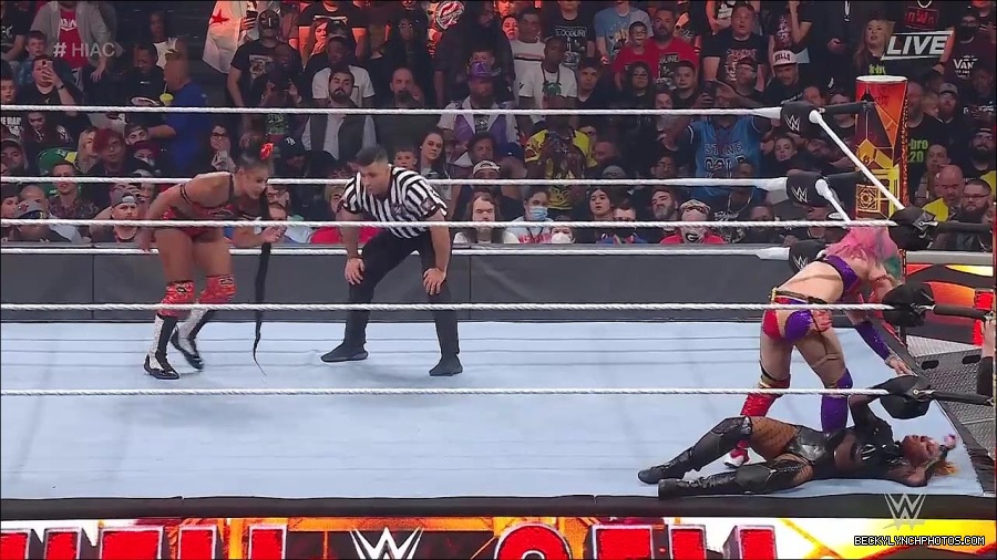 WWE_Hell_In_A_Cell_2022_720p_WEB_h264-HEEL_mp4_001930754.jpg