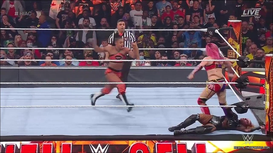 WWE_Hell_In_A_Cell_2022_720p_WEB_h264-HEEL_mp4_001931554.jpg
