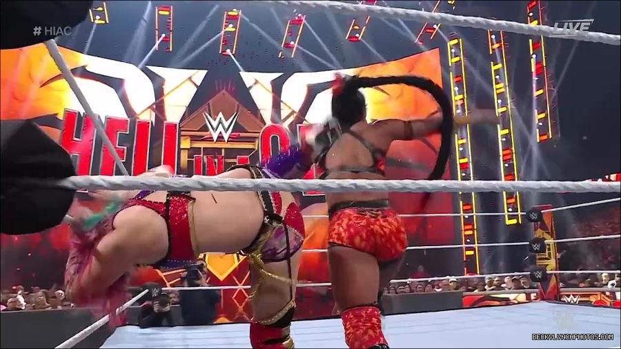 WWE_Hell_In_A_Cell_2022_720p_WEB_h264-HEEL_mp4_001932354.jpg