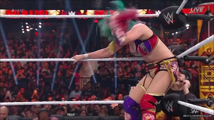 WWE_Hell_In_A_Cell_2022_720p_WEB_h264-HEEL_mp4_001934754.jpg