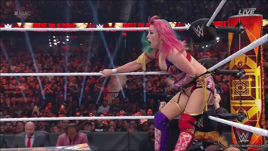 WWE_Hell_In_A_Cell_2022_720p_WEB_h264-HEEL_mp4_001935154.jpg