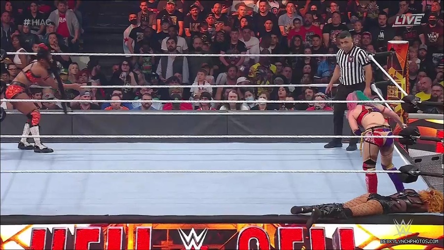 WWE_Hell_In_A_Cell_2022_720p_WEB_h264-HEEL_mp4_001936354.jpg