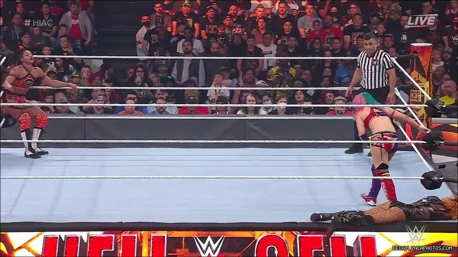 WWE_Hell_In_A_Cell_2022_720p_WEB_h264-HEEL_mp4_001936754.jpg