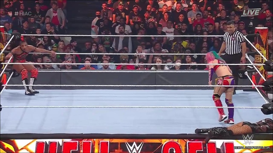 WWE_Hell_In_A_Cell_2022_720p_WEB_h264-HEEL_mp4_001937154.jpg