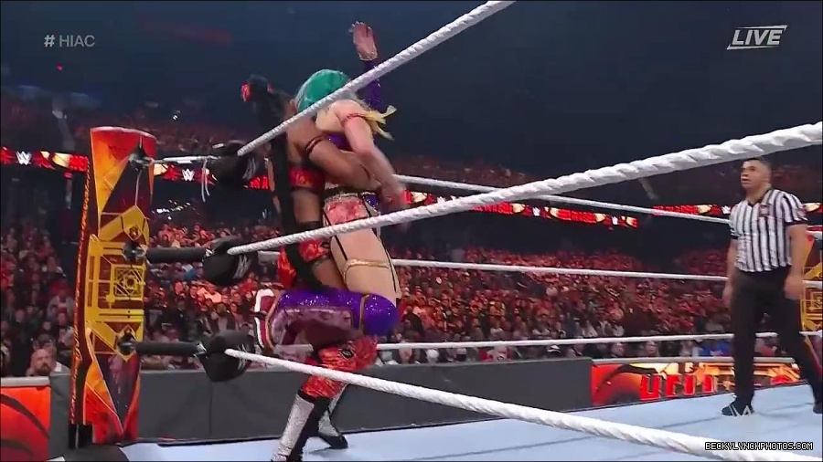 WWE_Hell_In_A_Cell_2022_720p_WEB_h264-HEEL_mp4_001939954.jpg