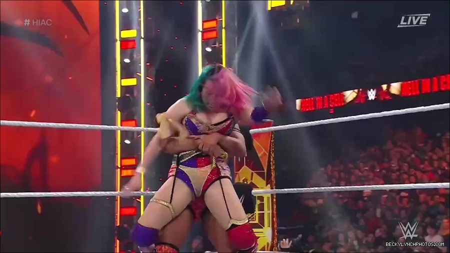 WWE_Hell_In_A_Cell_2022_720p_WEB_h264-HEEL_mp4_001940754.jpg