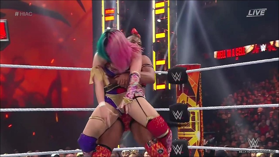 WWE_Hell_In_A_Cell_2022_720p_WEB_h264-HEEL_mp4_001941954.jpg