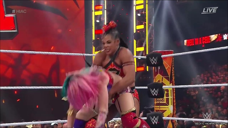 WWE_Hell_In_A_Cell_2022_720p_WEB_h264-HEEL_mp4_001942754.jpg
