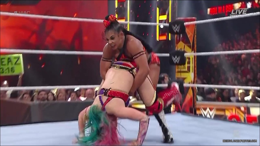 WWE_Hell_In_A_Cell_2022_720p_WEB_h264-HEEL_mp4_001943154.jpg