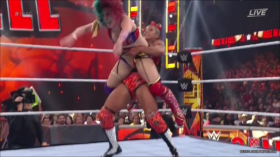 WWE_Hell_In_A_Cell_2022_720p_WEB_h264-HEEL_mp4_001943954.jpg