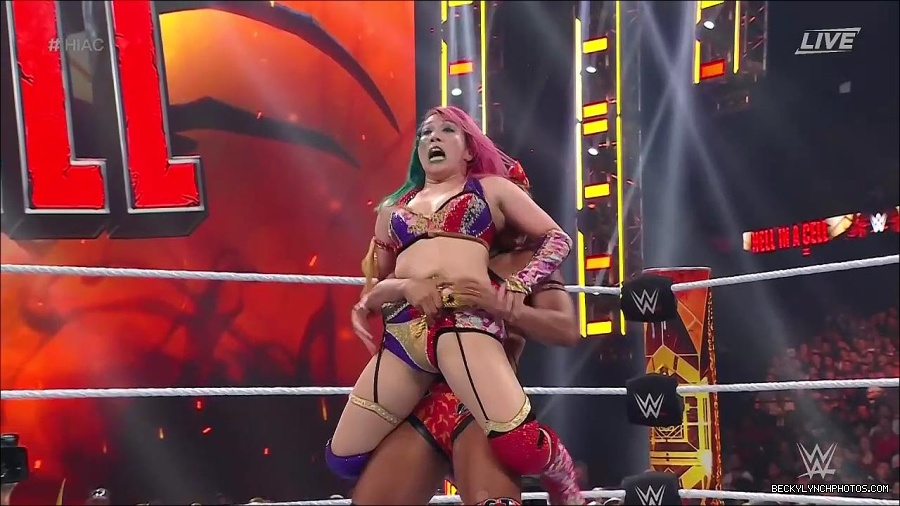 WWE_Hell_In_A_Cell_2022_720p_WEB_h264-HEEL_mp4_001944754.jpg