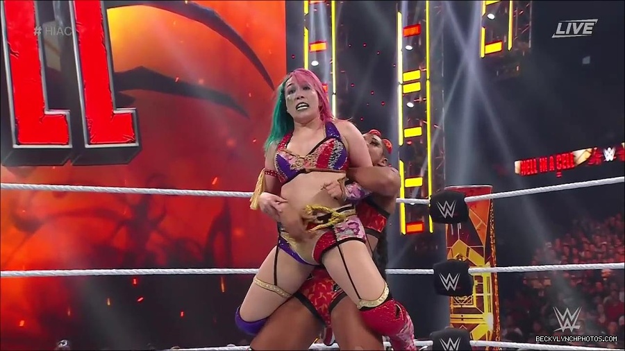 WWE_Hell_In_A_Cell_2022_720p_WEB_h264-HEEL_mp4_001945554.jpg