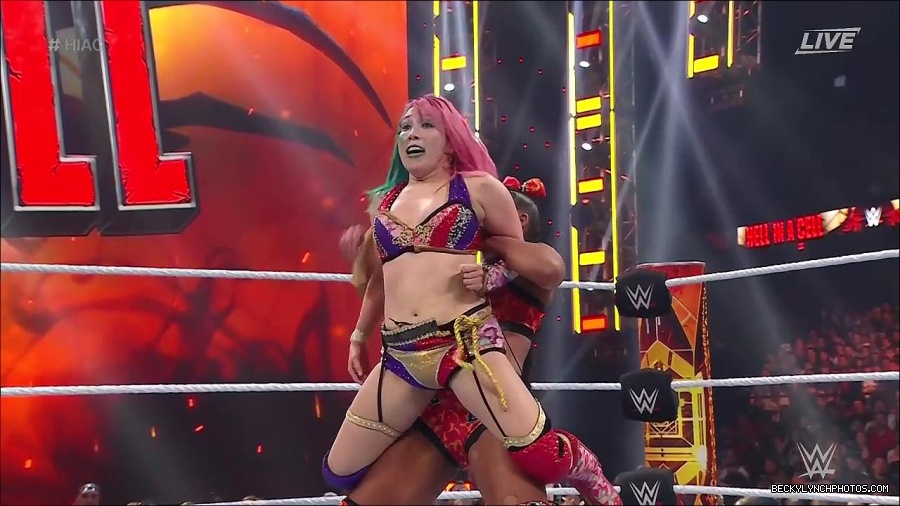WWE_Hell_In_A_Cell_2022_720p_WEB_h264-HEEL_mp4_001945954.jpg