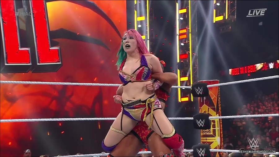 WWE_Hell_In_A_Cell_2022_720p_WEB_h264-HEEL_mp4_001946354.jpg