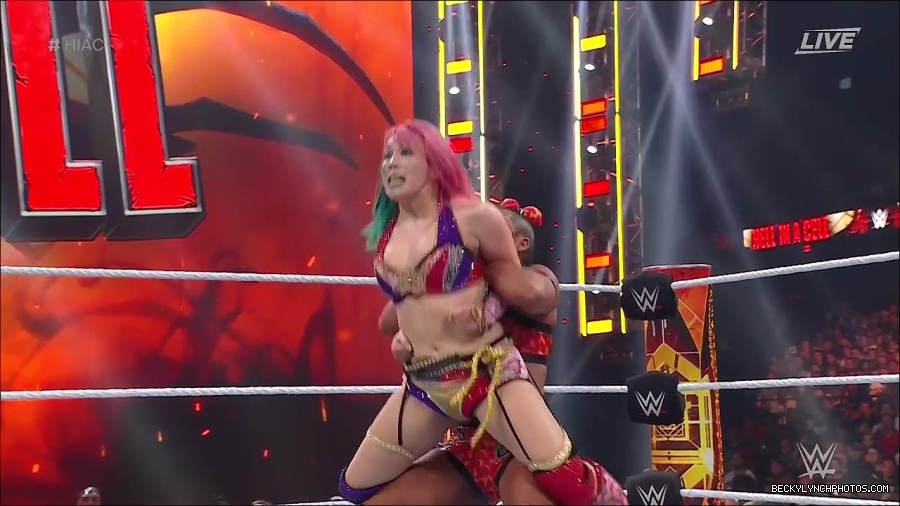 WWE_Hell_In_A_Cell_2022_720p_WEB_h264-HEEL_mp4_001947154.jpg