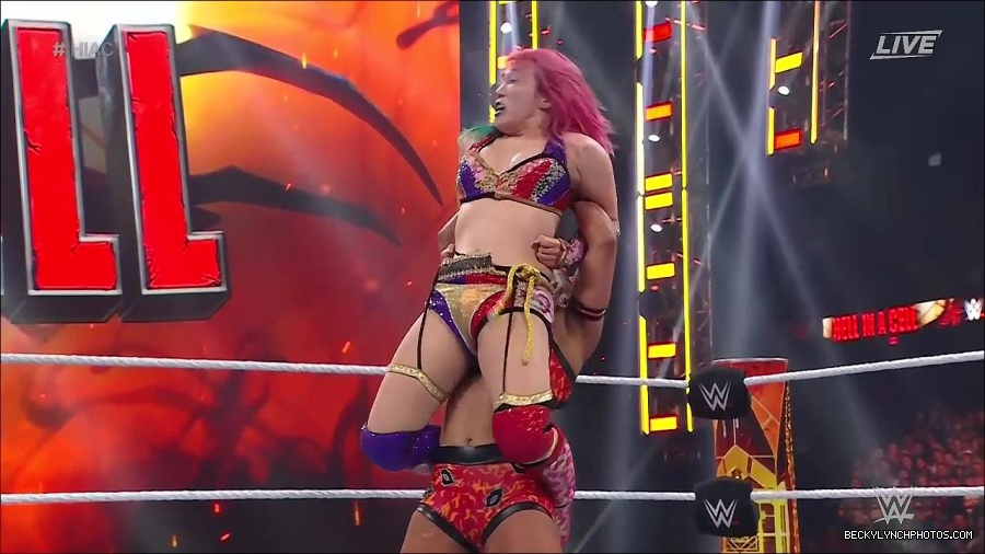 WWE_Hell_In_A_Cell_2022_720p_WEB_h264-HEEL_mp4_001947954.jpg