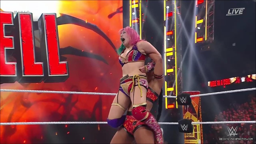 WWE_Hell_In_A_Cell_2022_720p_WEB_h264-HEEL_mp4_001948354.jpg