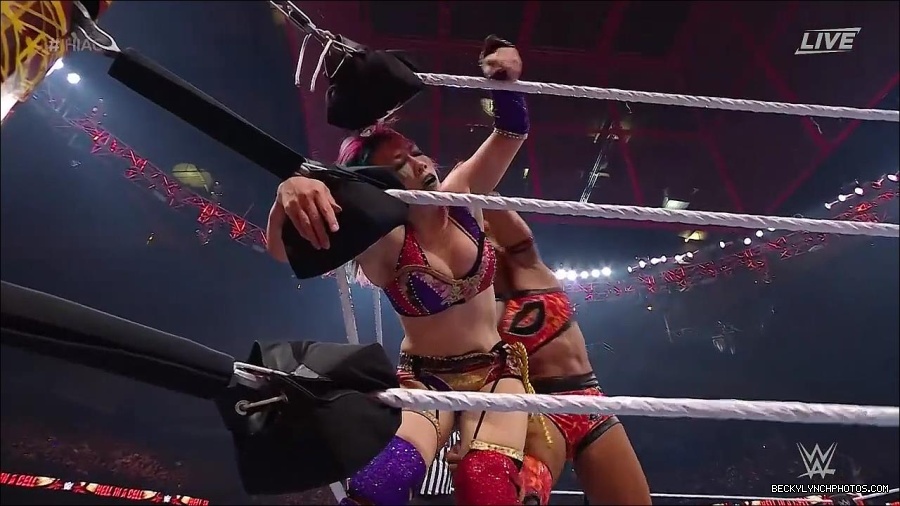 WWE_Hell_In_A_Cell_2022_720p_WEB_h264-HEEL_mp4_001951954.jpg
