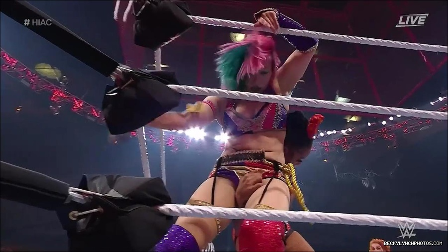 WWE_Hell_In_A_Cell_2022_720p_WEB_h264-HEEL_mp4_001952754.jpg