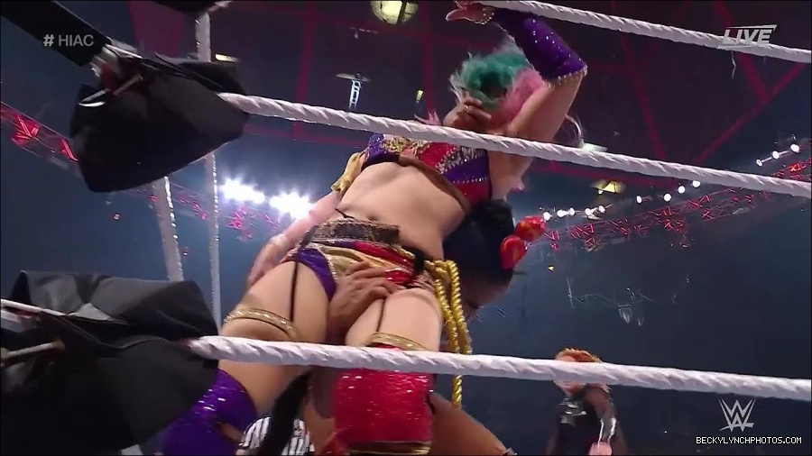 WWE_Hell_In_A_Cell_2022_720p_WEB_h264-HEEL_mp4_001953154.jpg