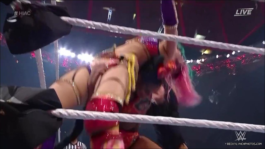 WWE_Hell_In_A_Cell_2022_720p_WEB_h264-HEEL_mp4_001953554.jpg