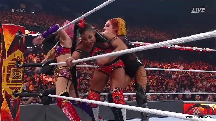 WWE_Hell_In_A_Cell_2022_720p_WEB_h264-HEEL_mp4_001954354.jpg