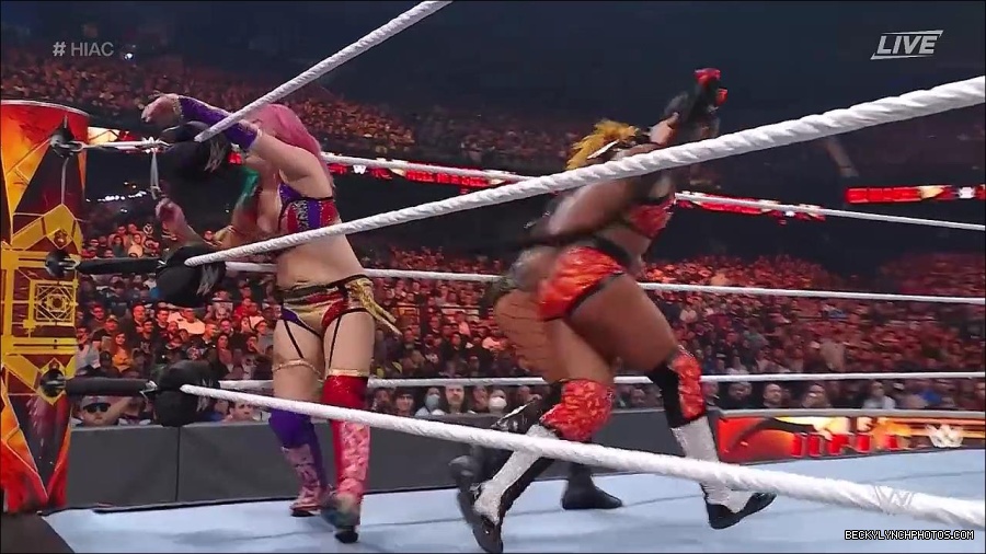 WWE_Hell_In_A_Cell_2022_720p_WEB_h264-HEEL_mp4_001955154.jpg