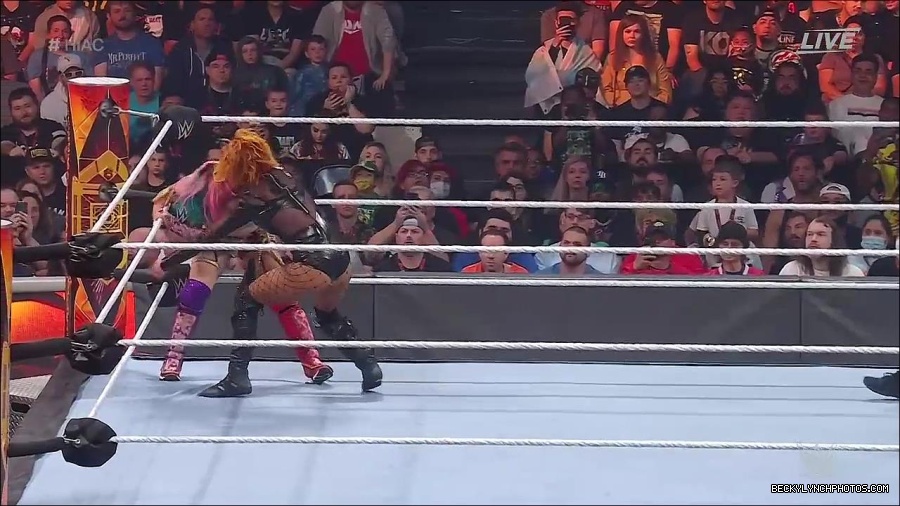 WWE_Hell_In_A_Cell_2022_720p_WEB_h264-HEEL_mp4_001957554.jpg