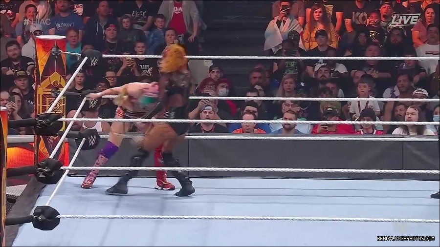 WWE_Hell_In_A_Cell_2022_720p_WEB_h264-HEEL_mp4_001957954.jpg