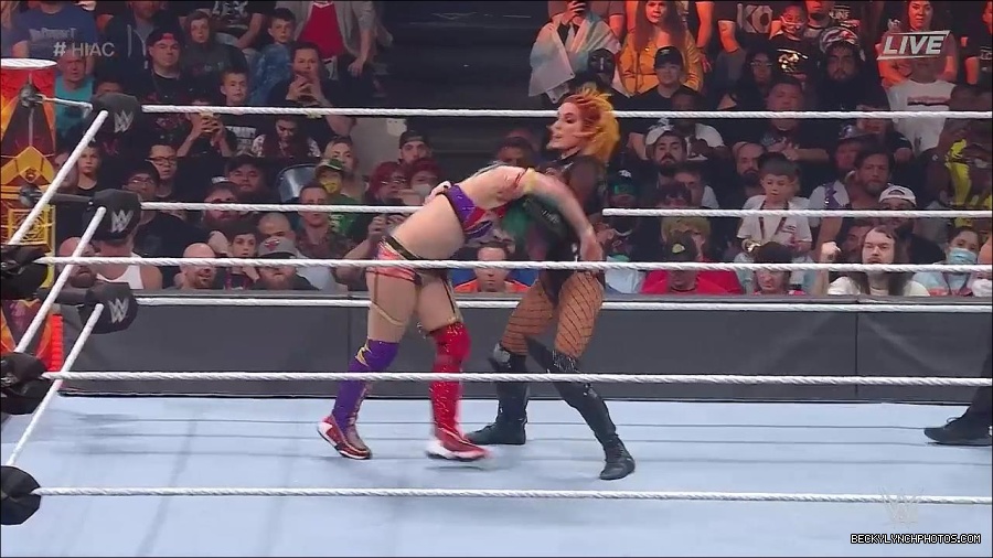 WWE_Hell_In_A_Cell_2022_720p_WEB_h264-HEEL_mp4_001958754.jpg