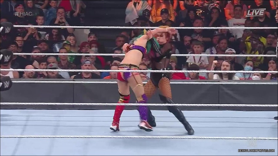 WWE_Hell_In_A_Cell_2022_720p_WEB_h264-HEEL_mp4_001959154.jpg