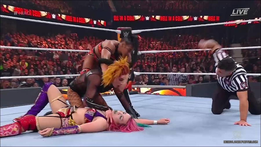 WWE_Hell_In_A_Cell_2022_720p_WEB_h264-HEEL_mp4_001964354.jpg