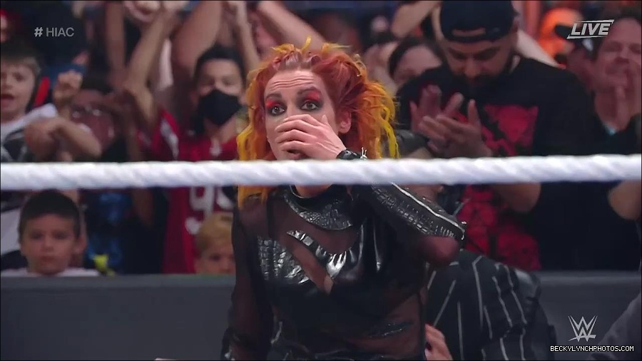 WWE_Hell_In_A_Cell_2022_720p_WEB_h264-HEEL_mp4_001976354.jpg