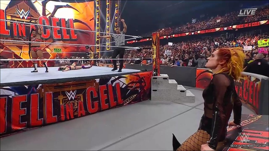 WWE_Hell_In_A_Cell_2022_720p_WEB_h264-HEEL_mp4_001988754.jpg