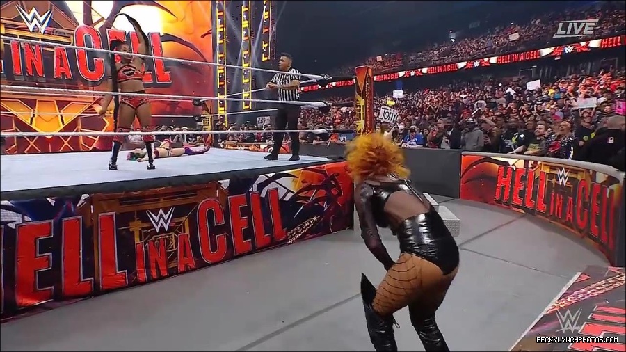 WWE_Hell_In_A_Cell_2022_720p_WEB_h264-HEEL_mp4_001993554.jpg