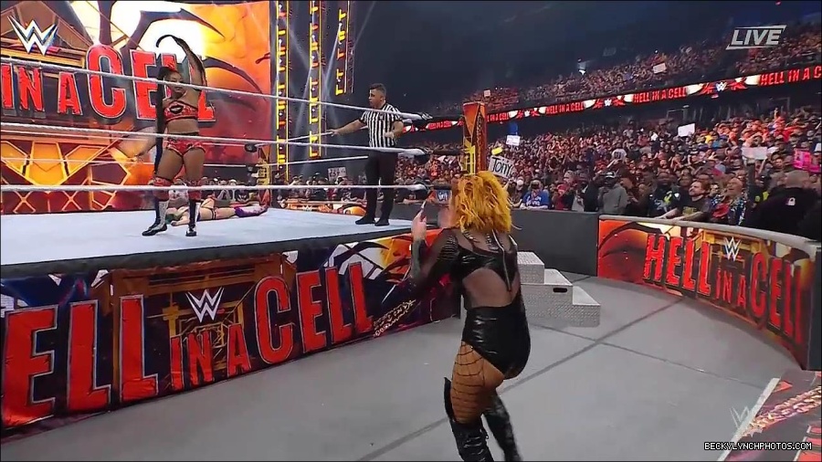 WWE_Hell_In_A_Cell_2022_720p_WEB_h264-HEEL_mp4_001993954.jpg