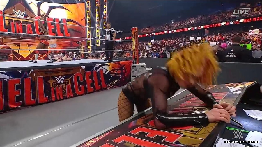 WWE_Hell_In_A_Cell_2022_720p_WEB_h264-HEEL_mp4_001996754.jpg
