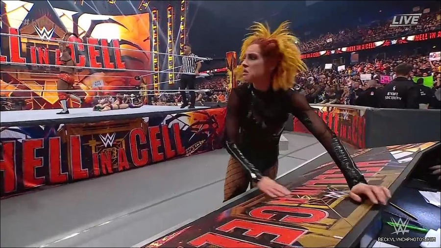 WWE_Hell_In_A_Cell_2022_720p_WEB_h264-HEEL_mp4_001997154.jpg