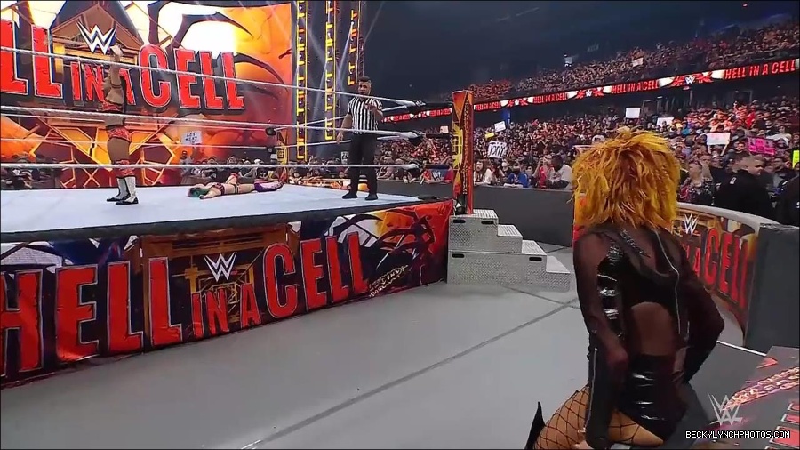 WWE_Hell_In_A_Cell_2022_720p_WEB_h264-HEEL_mp4_002001554.jpg