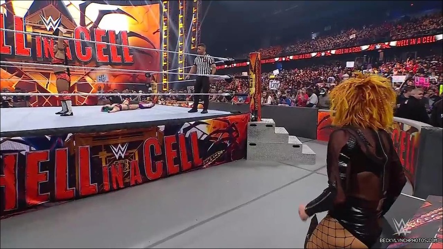 WWE_Hell_In_A_Cell_2022_720p_WEB_h264-HEEL_mp4_002001954.jpg