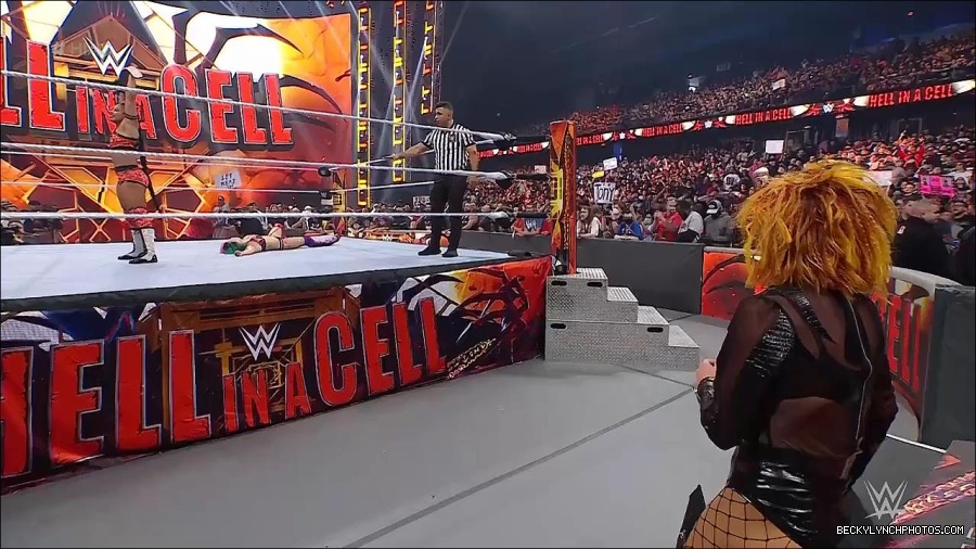 WWE_Hell_In_A_Cell_2022_720p_WEB_h264-HEEL_mp4_002002354.jpg