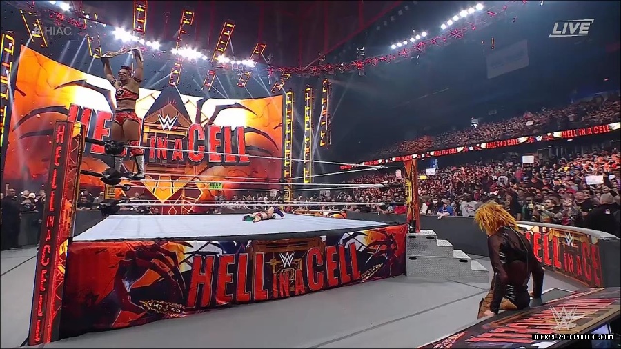 WWE_Hell_In_A_Cell_2022_720p_WEB_h264-HEEL_mp4_002034321.jpg