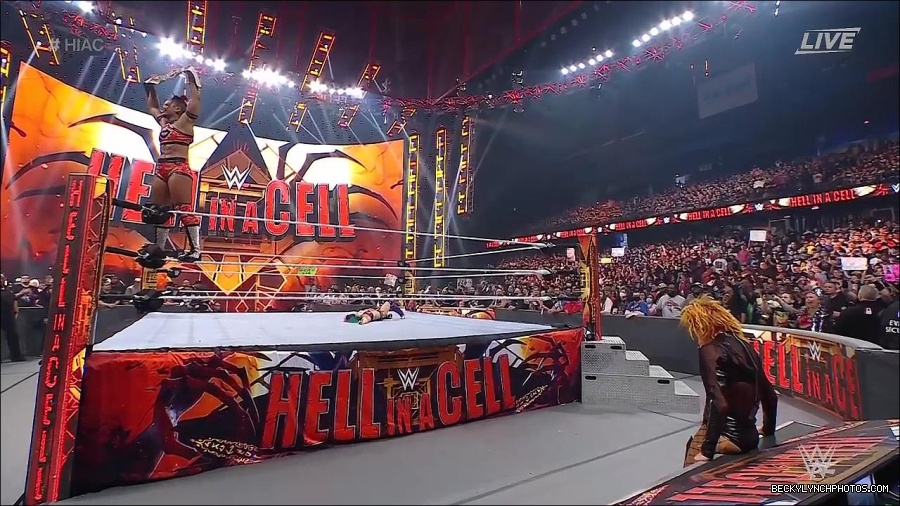 WWE_Hell_In_A_Cell_2022_720p_WEB_h264-HEEL_mp4_002035121.jpg