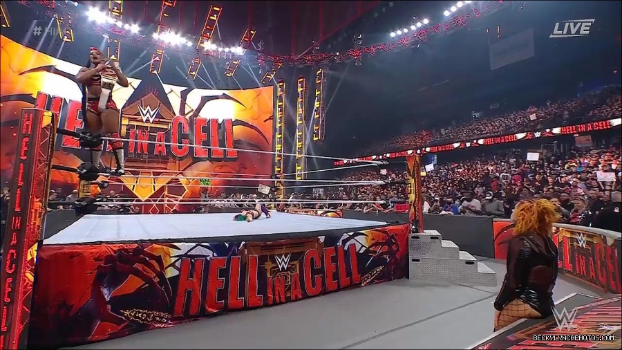 WWE_Hell_In_A_Cell_2022_720p_WEB_h264-HEEL_mp4_002042321.jpg