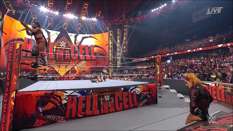 WWE_Hell_In_A_Cell_2022_720p_WEB_h264-HEEL_mp4_002046721.jpg