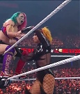 WWE_Hell_In_A_Cell_2022_720p_WEB_h264-HEEL_mp4_001052121.jpg