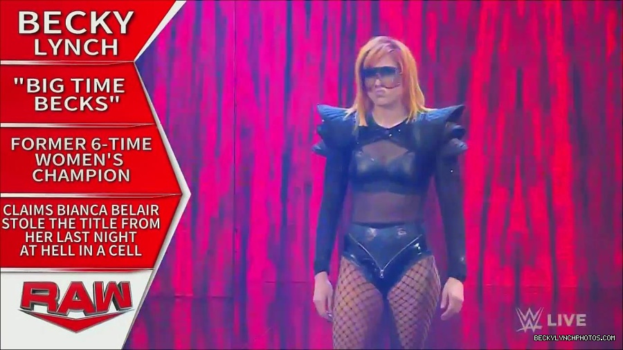WWE_Monday_Night_Raw_2022_06_06_720p_HDTV_x264-NWCHD_mp4_001391557.jpg