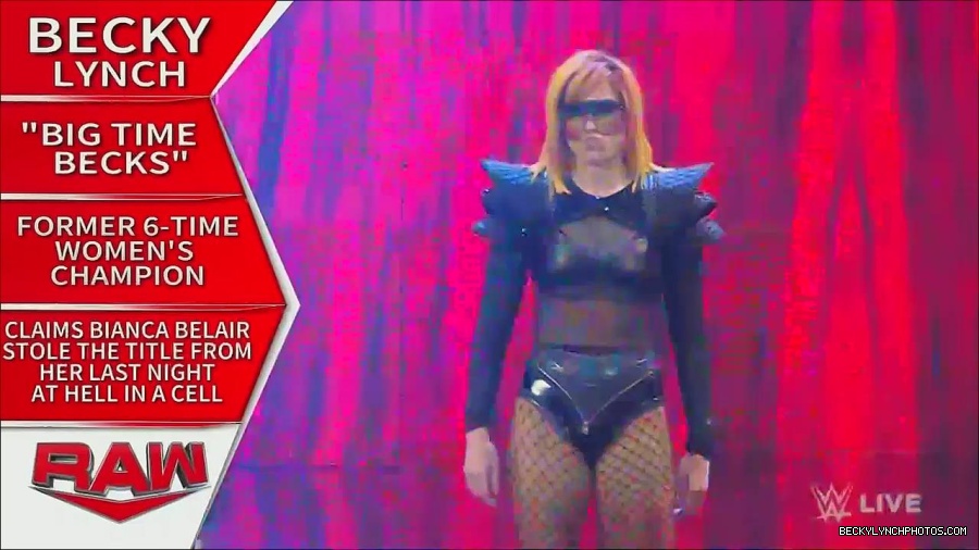 WWE_Monday_Night_Raw_2022_06_06_720p_HDTV_x264-NWCHD_mp4_001391957.jpg