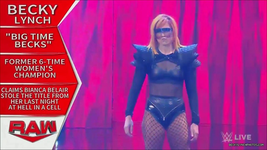 WWE_Monday_Night_Raw_2022_06_06_720p_HDTV_x264-NWCHD_mp4_001392357.jpg